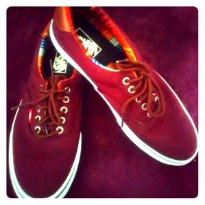 VANS! Never worn, maroon size 9.5(or 11 women's)